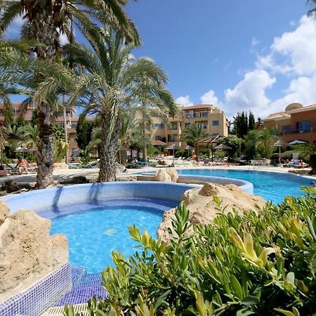 Stylish 1 Bedroom Apartment In Limnaria Gardens Paphos Szoba fotó