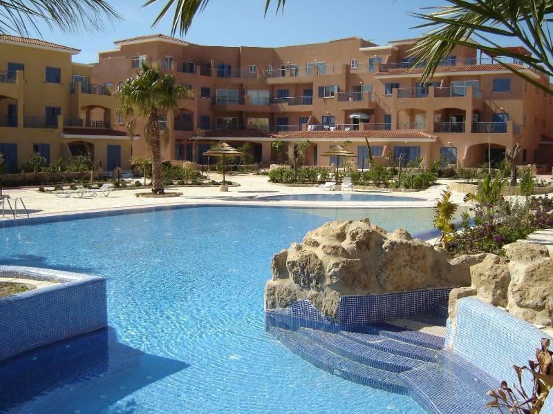Stylish 1 Bedroom Apartment In Limnaria Gardens Paphos Kültér fotó