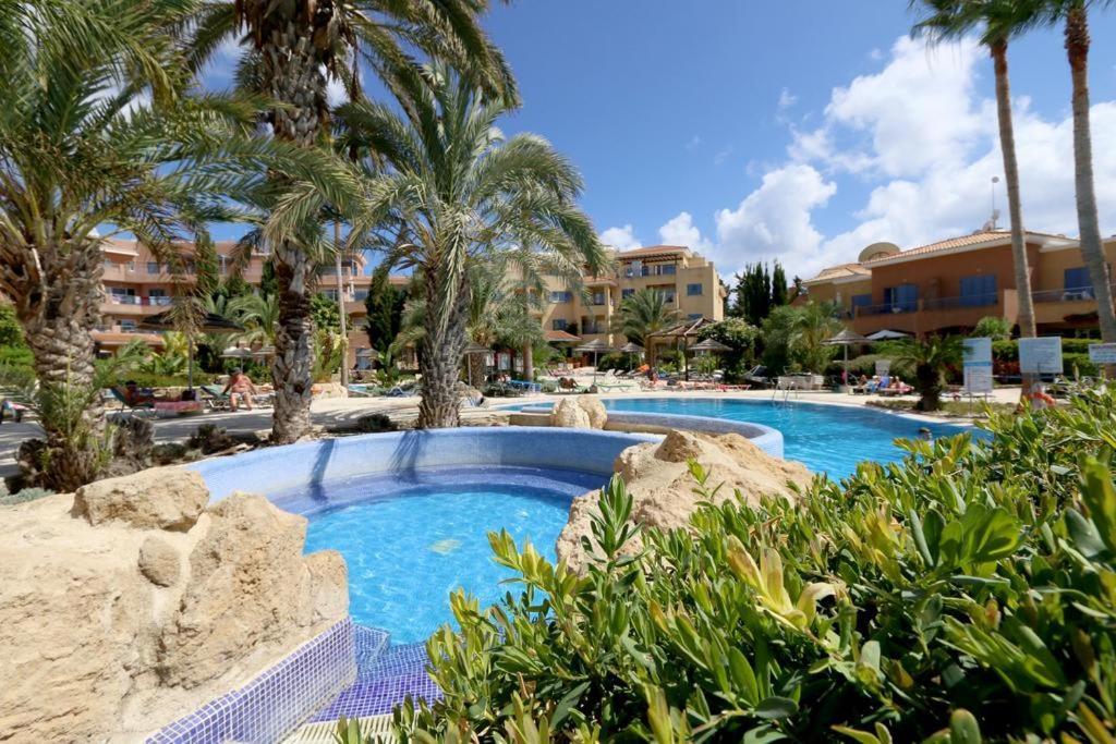 Stylish 1 Bedroom Apartment In Limnaria Gardens Paphos Szoba fotó