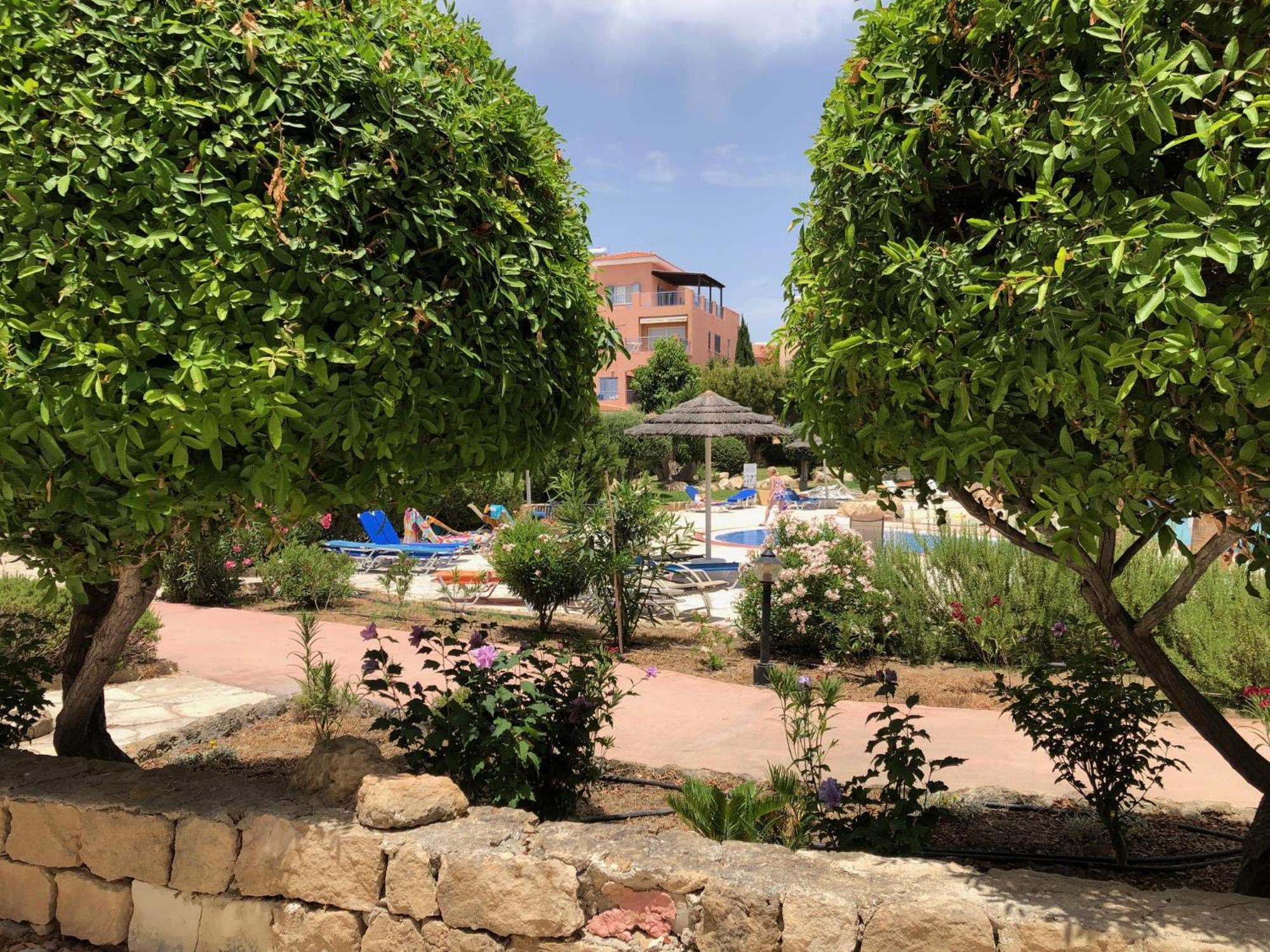 Stylish 1 Bedroom Apartment In Limnaria Gardens Paphos Kültér fotó
