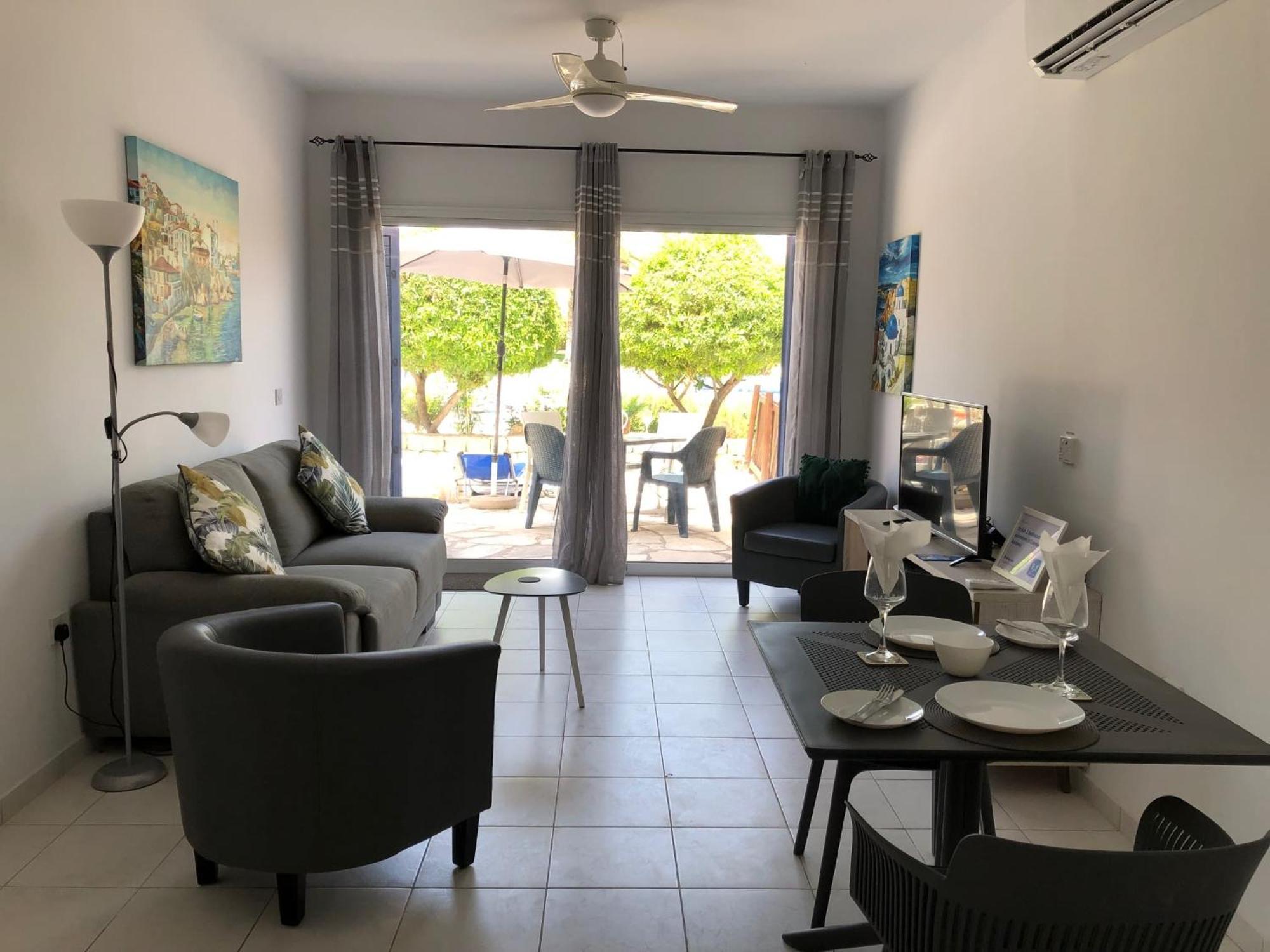 Stylish 1 Bedroom Apartment In Limnaria Gardens Paphos Kültér fotó