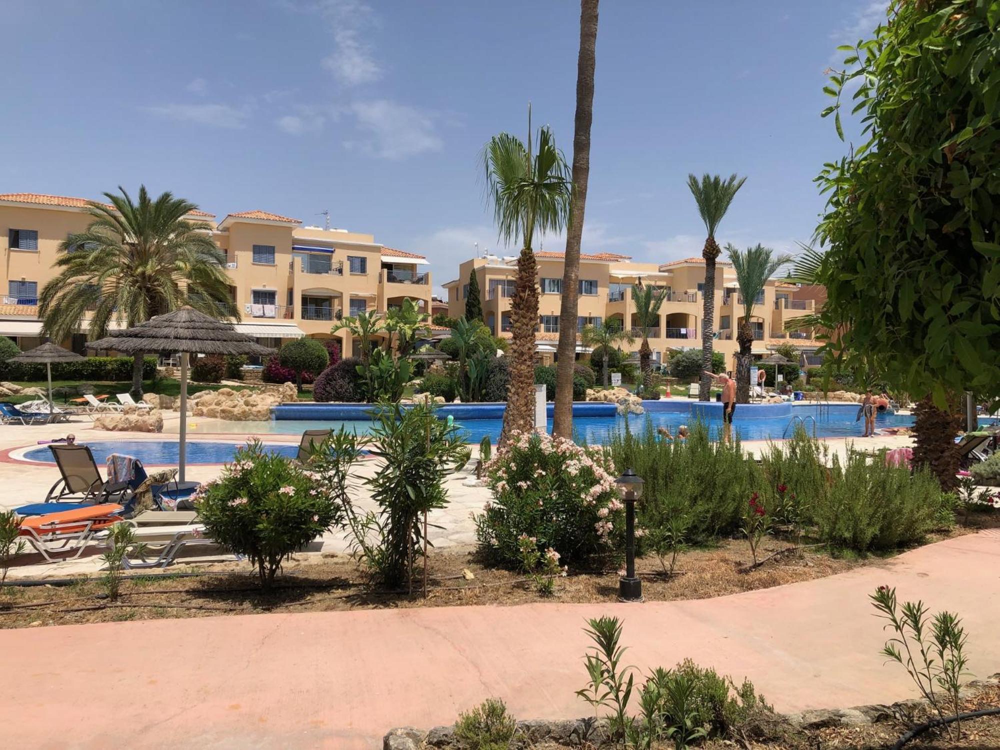 Stylish 1 Bedroom Apartment In Limnaria Gardens Paphos Kültér fotó