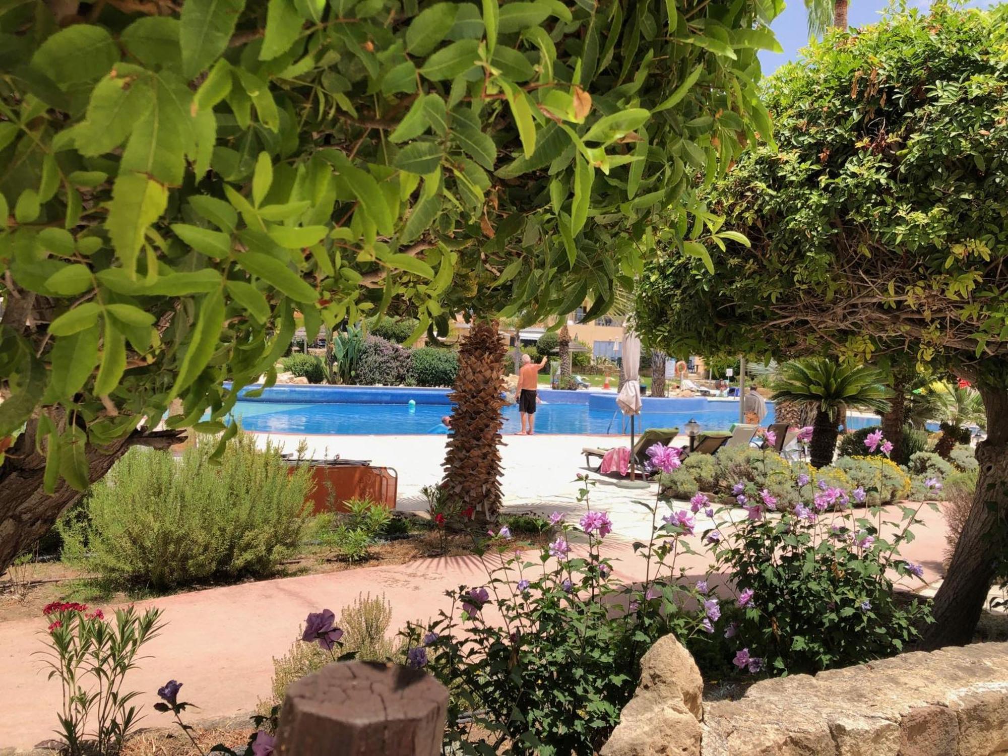 Stylish 1 Bedroom Apartment In Limnaria Gardens Paphos Kültér fotó